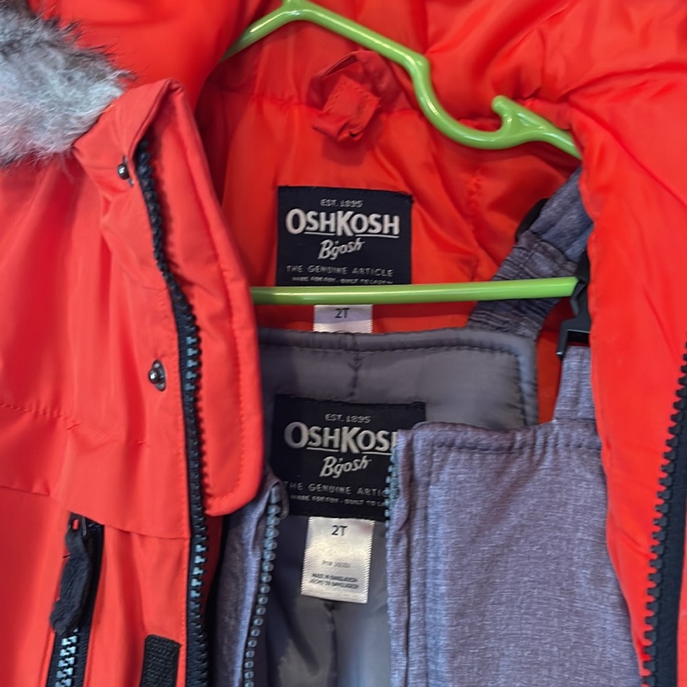 OshKosh B’Gosh winter snowsuit (jacket and bib pants) - Picture 3 of 10